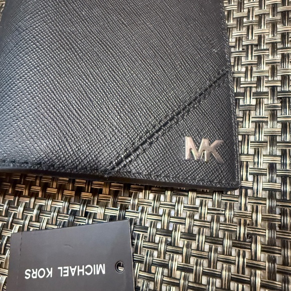 NWT Michael Kors Black Card Holder Bi Fold Soft Leather Wallet - Picture 6 of 10